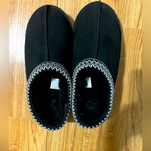 UGG Tasman Women’s size 9